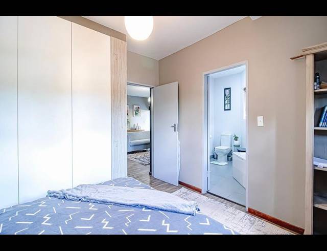 2 BEDROOM APARTMENT FOR SALE IN MENLO PARK